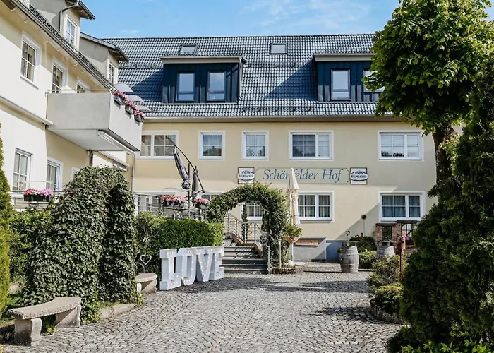 Schoenfelder Hof Szálloda 3*