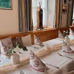 Schoenfelder Hof Отель Hollfeld